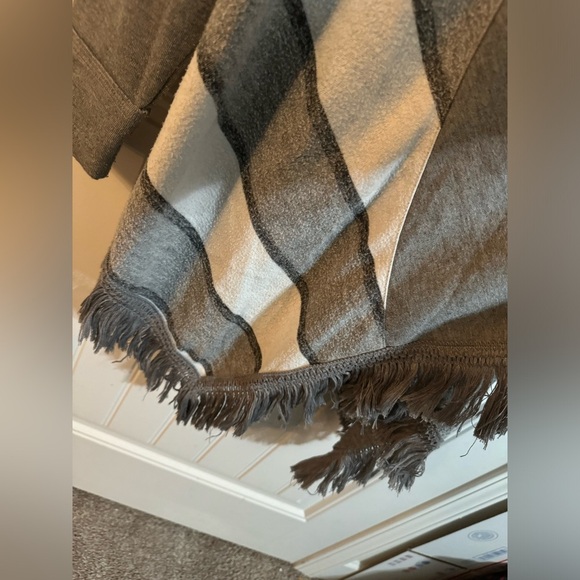 Saturday Sunday Anthropologie Gray and White Elise Fringe Cardigan - Picture 5 of 7